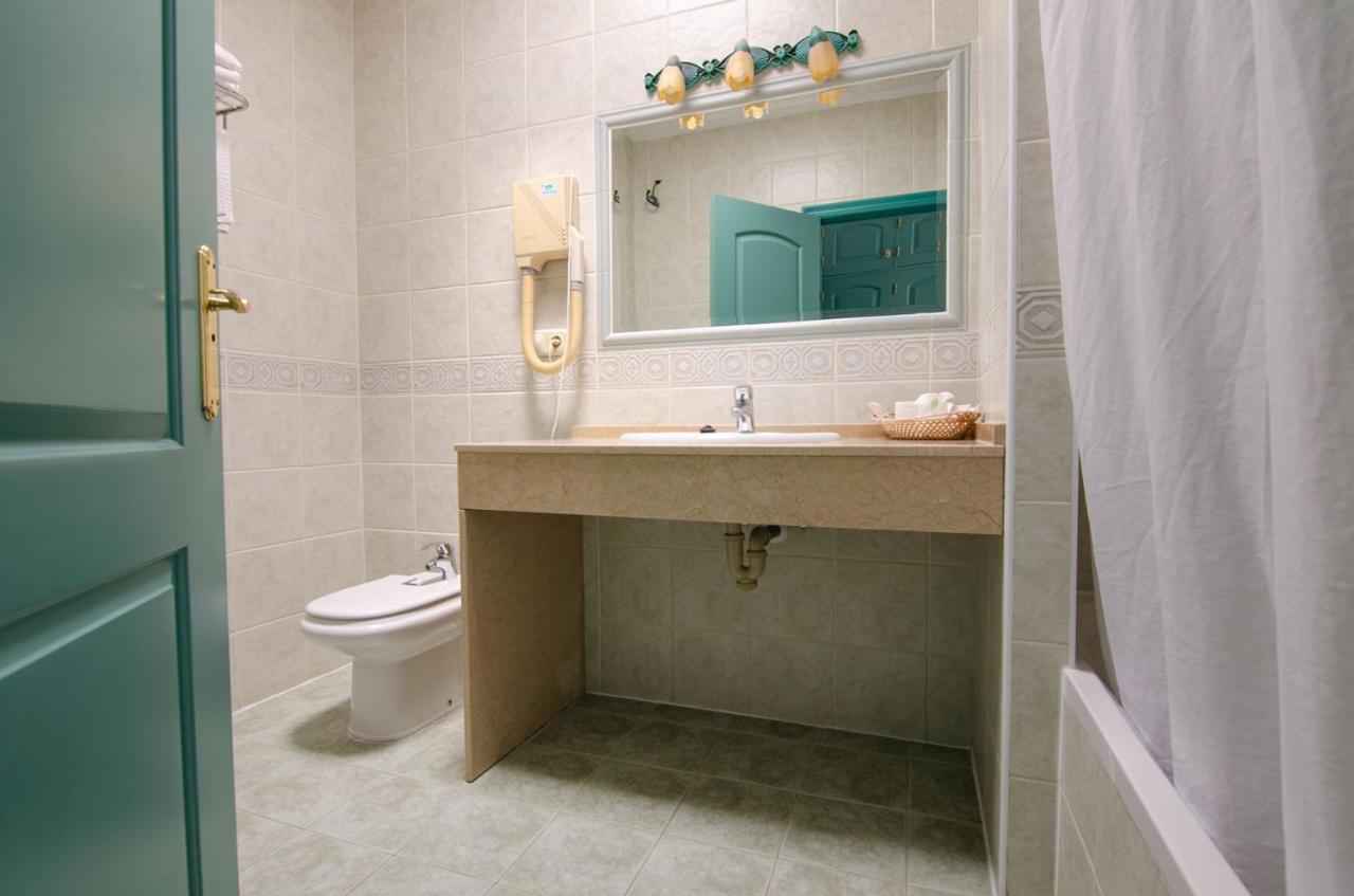 Hostal Manolo Гаруча Екстериор снимка