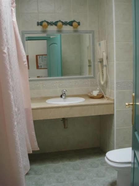 Hostal Manolo Гаруча Екстериор снимка