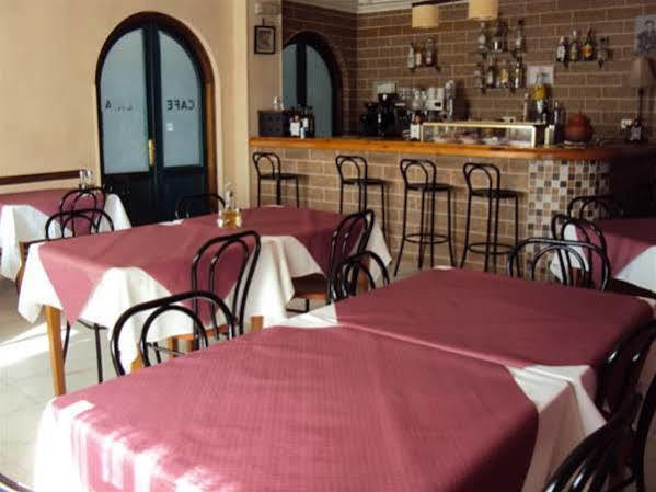 Hostal Manolo Гаруча Екстериор снимка